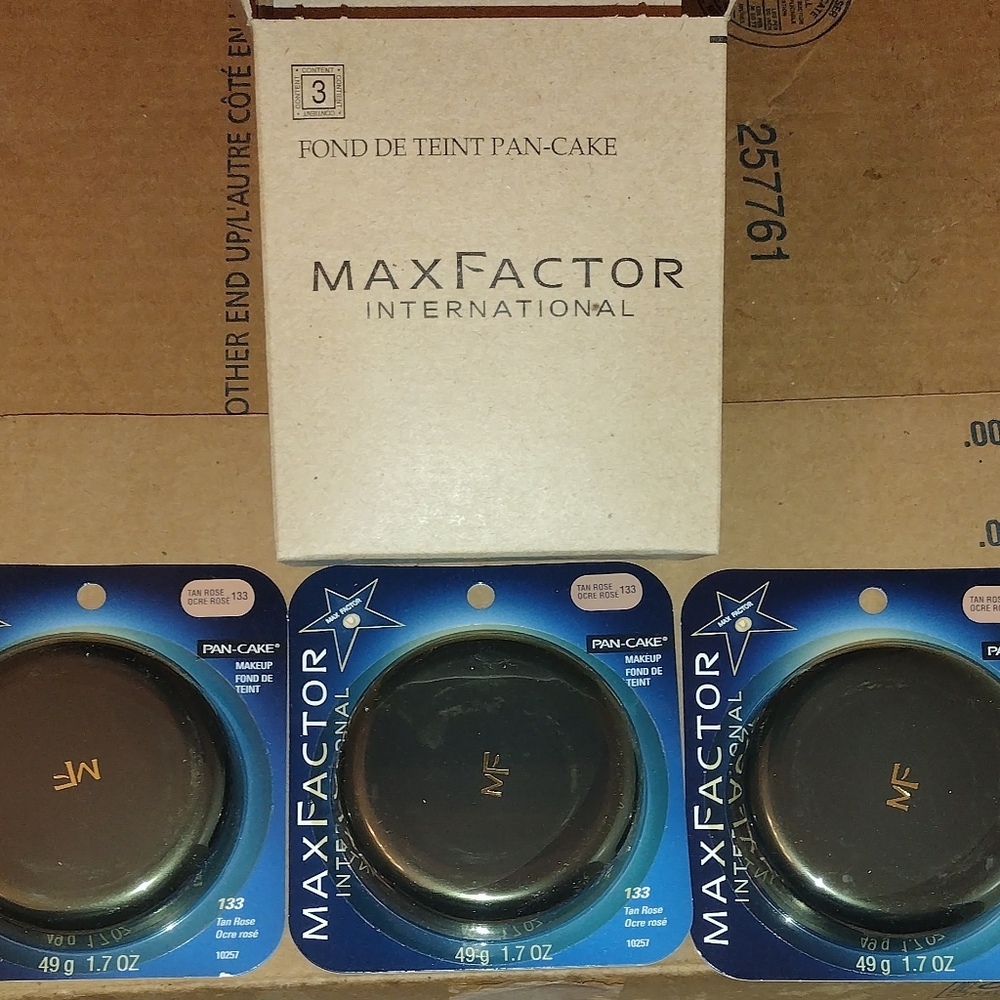Max Factor International pancake makeup